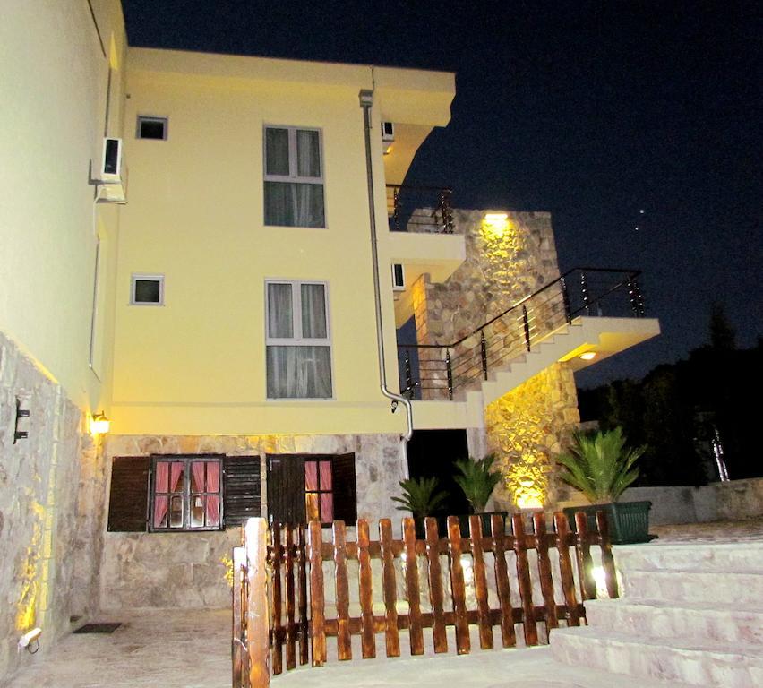 Crnogorska Kuca Podgorica
