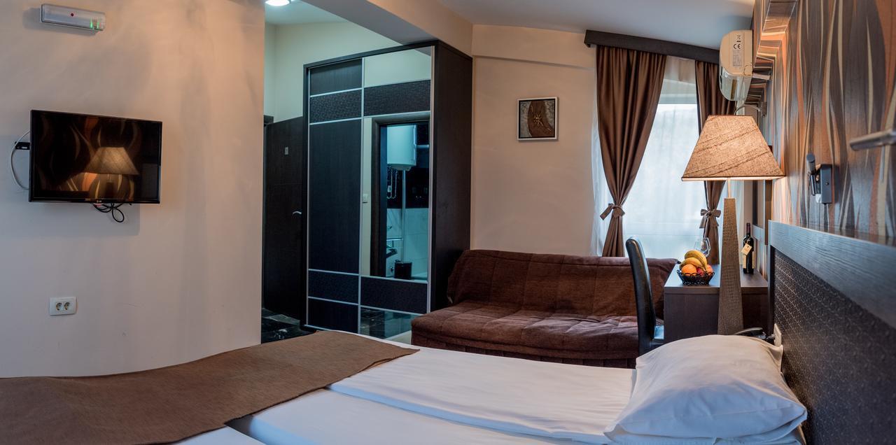 Crnogorska Kuca Hotel 4*